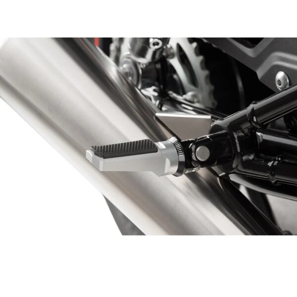 podnóżki-puig-sport-z-gumą-wymagają-adapterów-srebrne-akcesoria-motocyklowe-warszawa-monsterbike-pl-2