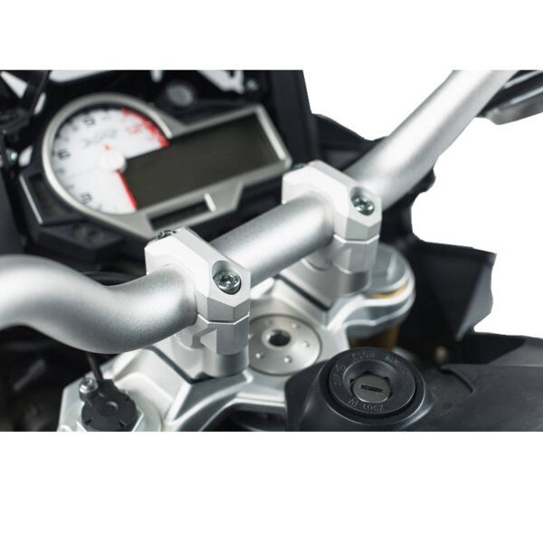 zestaw-podwyższający-kierownicę-sw-motech-do-bmw-s-1000-xr-15-podwyższenie-20mm-srebrny-akcesoria-motocyklowe-warszawa-monsterbike-pl